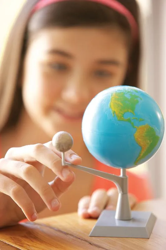 4M Kidz Labs Earth Moon Model Making Kit