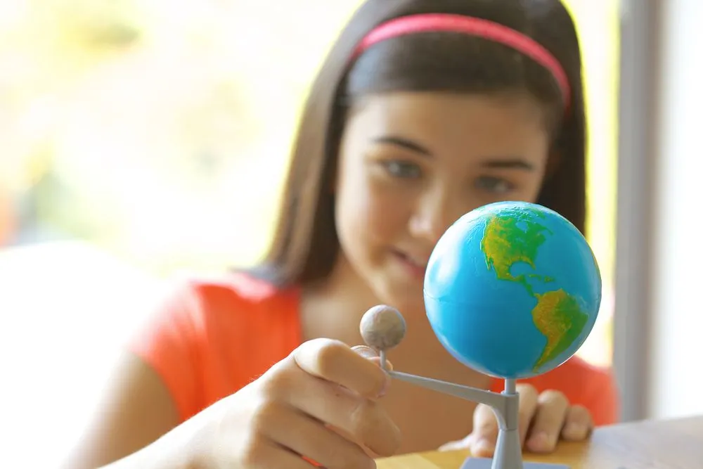 4M Kidz Labs Earth Moon Model Making Kit