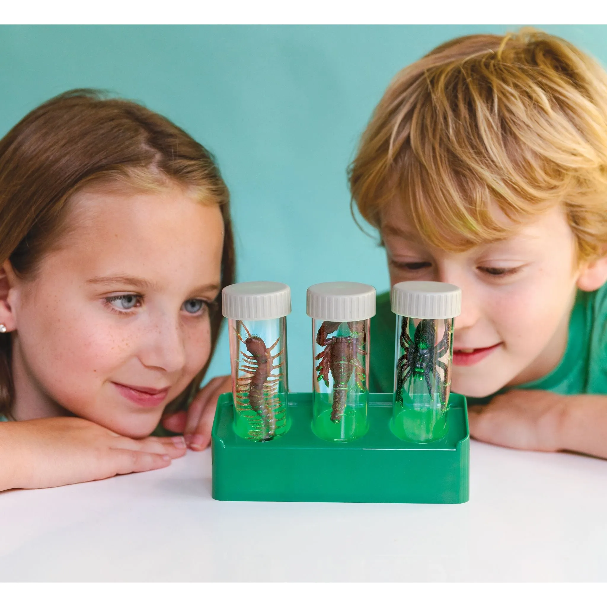 4M Kidzlabs Glow Critter Lab