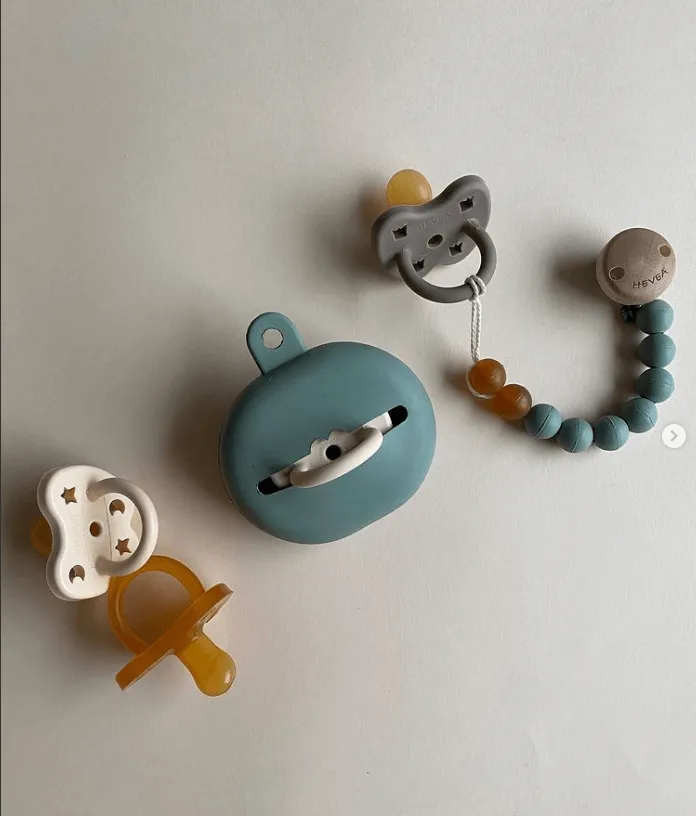 Hevea Pacifier Keeper Case | Moss Green
