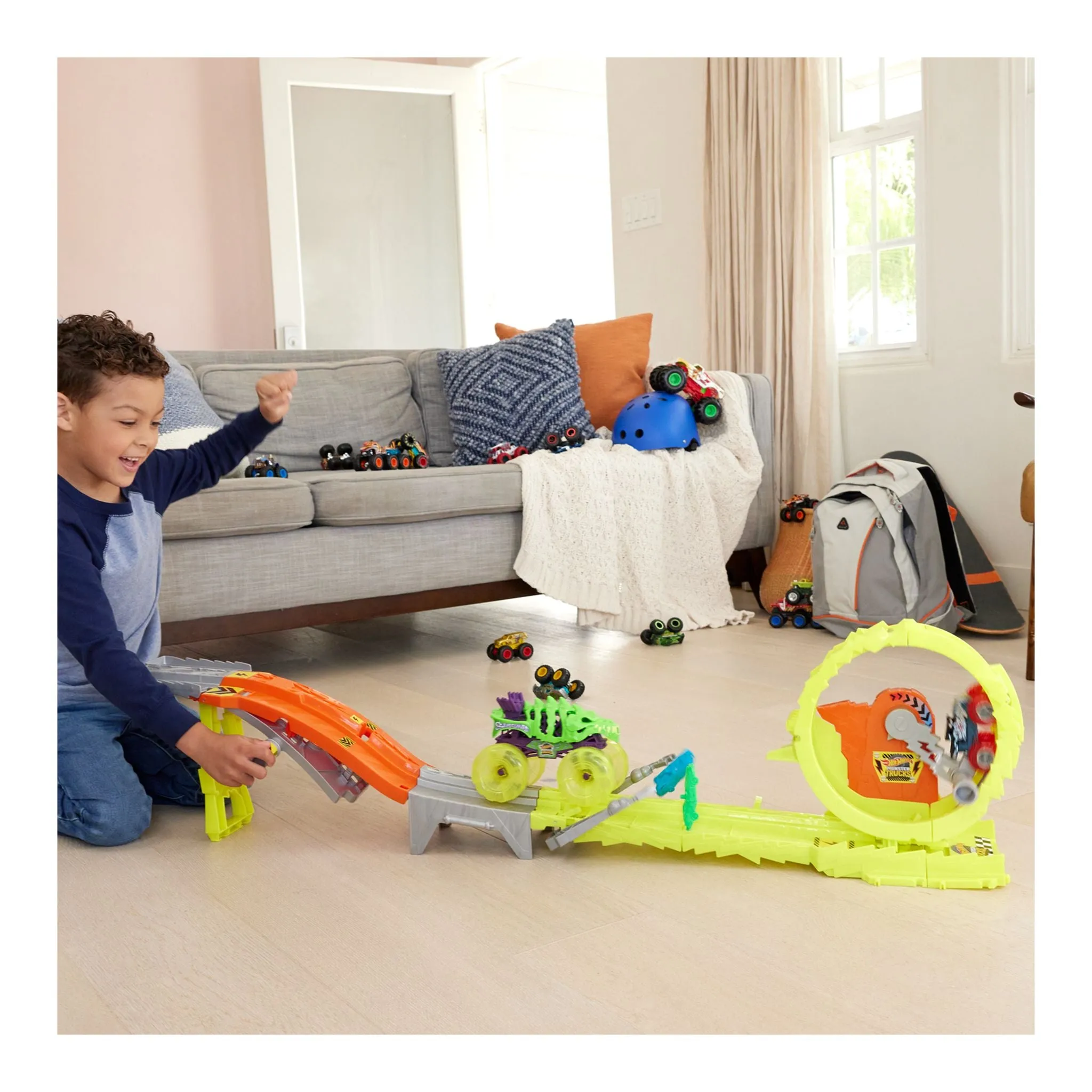Hot Wheels Monster Trucks Power Smashers Chase Challenge Trackset