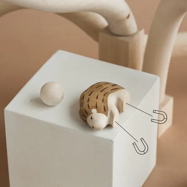 Iz Vetvey | Wooden Hedgehog