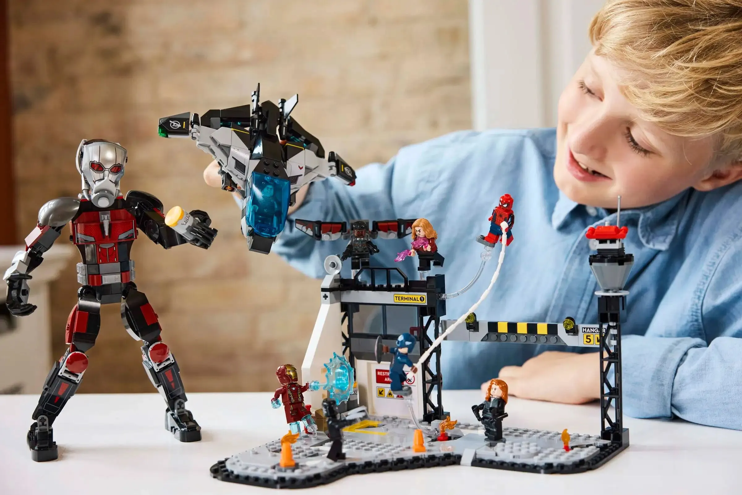 LEGO MARVEL 76314 Captain America: Civil War Action Battle