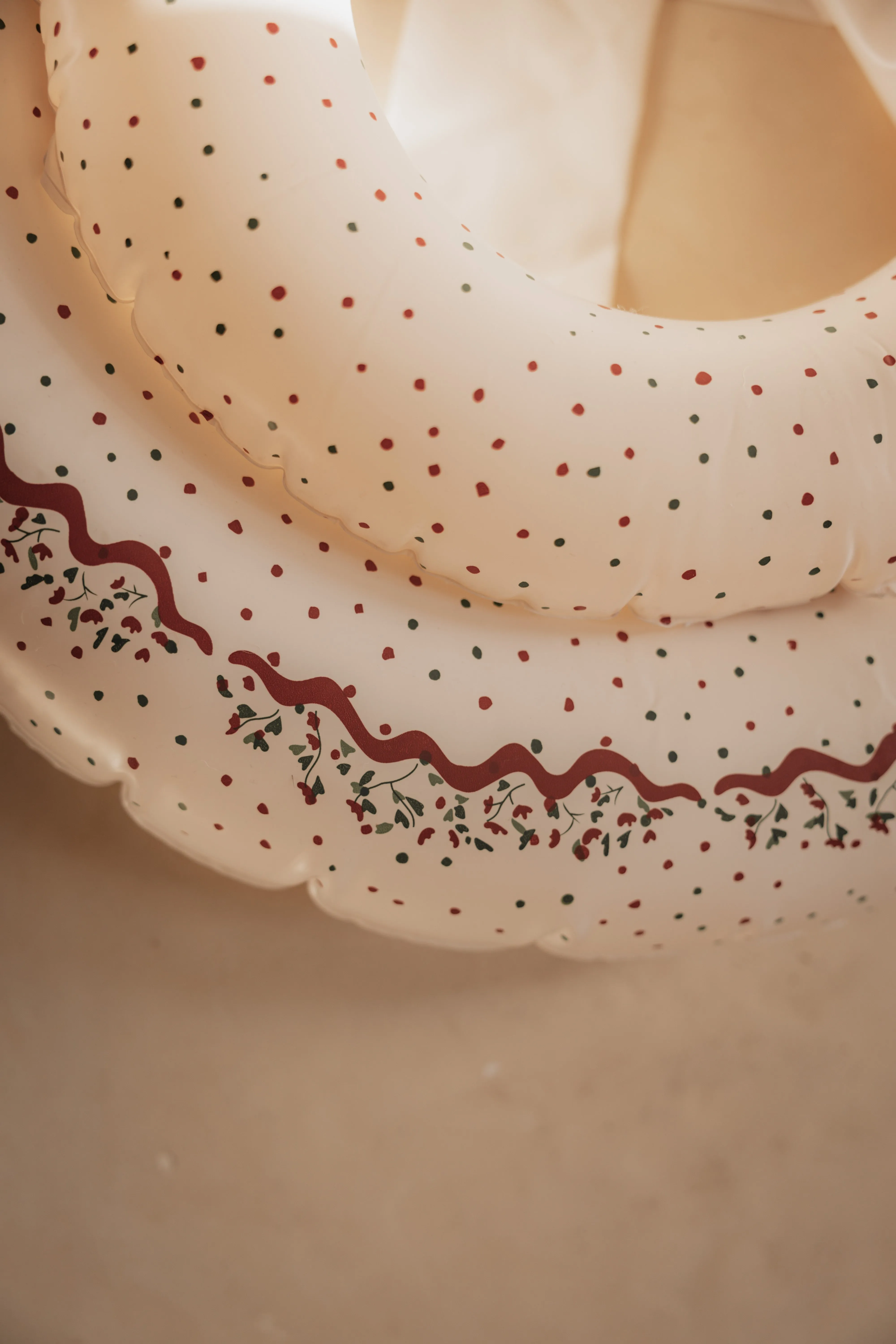 Mrs Ertha Inflatable Baby Seat | Unique Dots