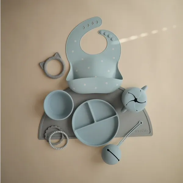 Mushie Silicone Baby Bib | Blue Daisy