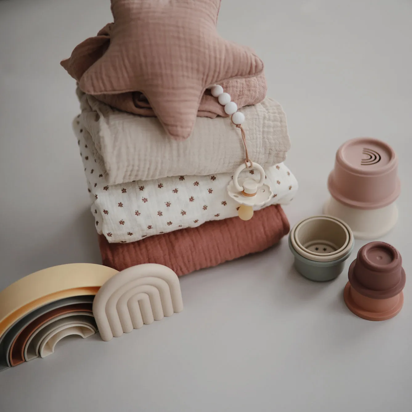 Mushie Soft Muslin Cot Fitted Sheet | Bloom