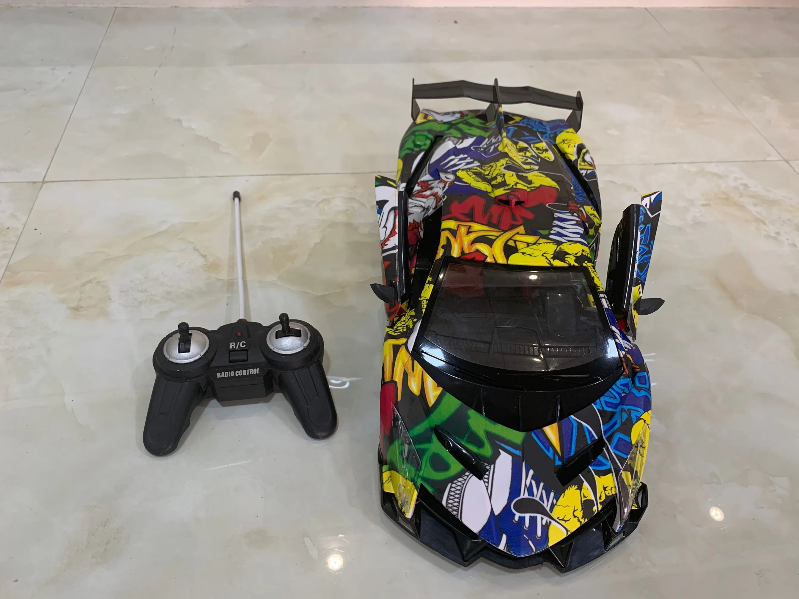 World Racing 1:10 Remote Control Lamborghini Graffiti Racing Car