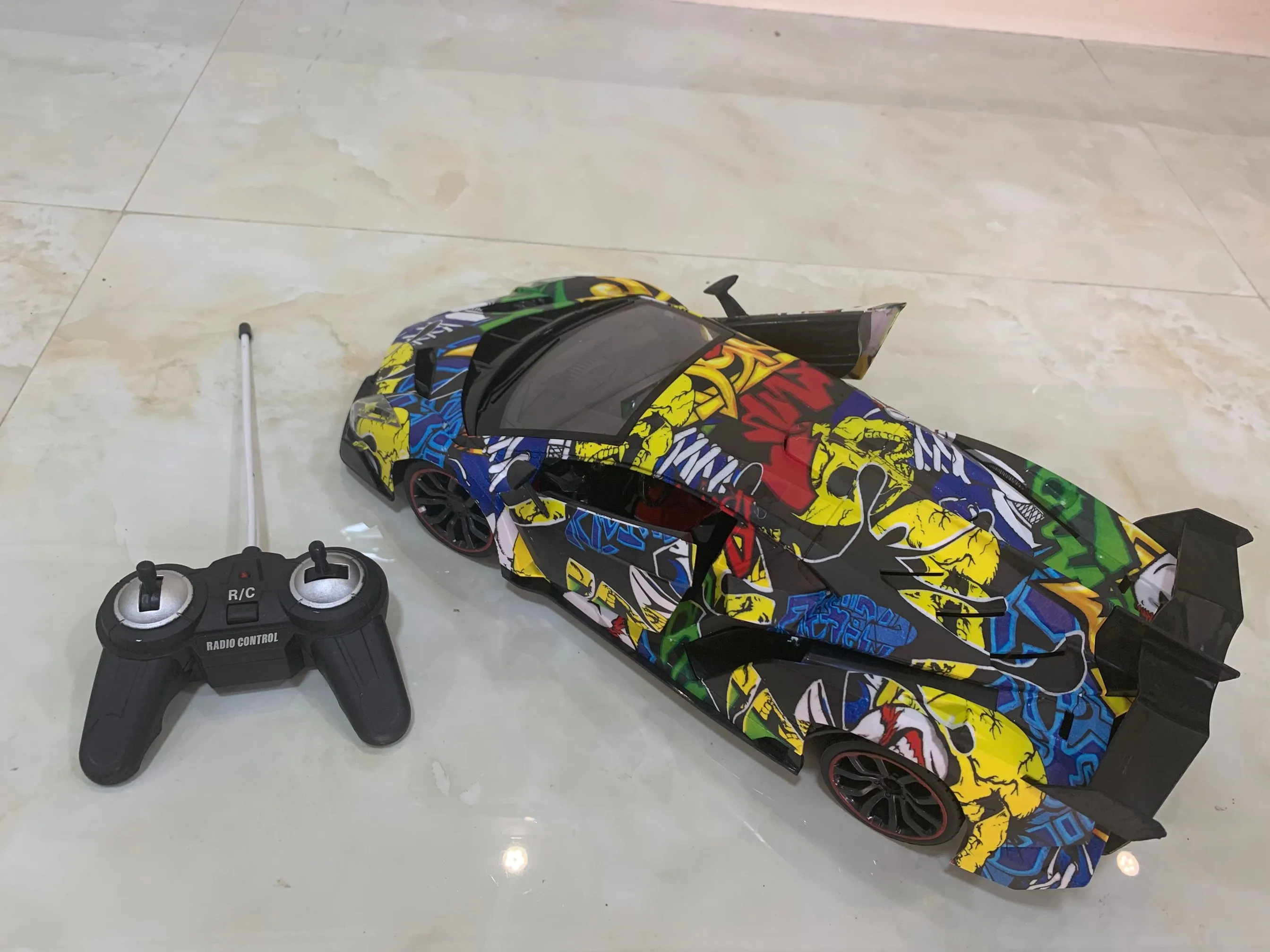 World Racing 1:10 Remote Control Lamborghini Graffiti Racing Car